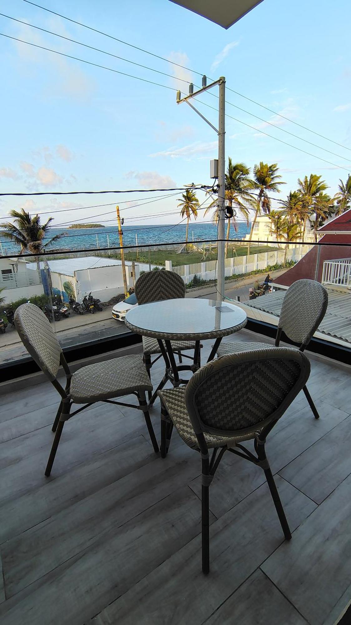 New & Luxury 1 Bedroom In *